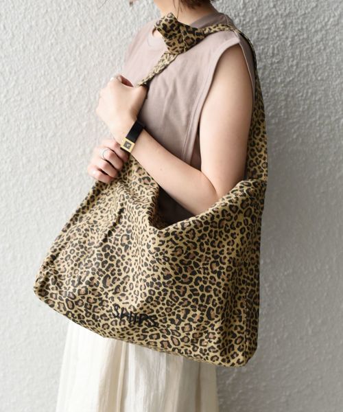 SHIPS(シップス)の「【WEB限定】A4ショルダーバッグ◇(ショルダーバッグ・レディース・ブラック/ブラウン・ONE SIZE)」の1枚目の写真