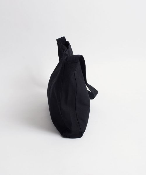 SHIPS(シップス)の「【WEB限定】A4ショルダーバッグ◇(ショルダーバッグ・レディース・ブラック/ブラウン・ONE SIZE)」の11枚目の写真