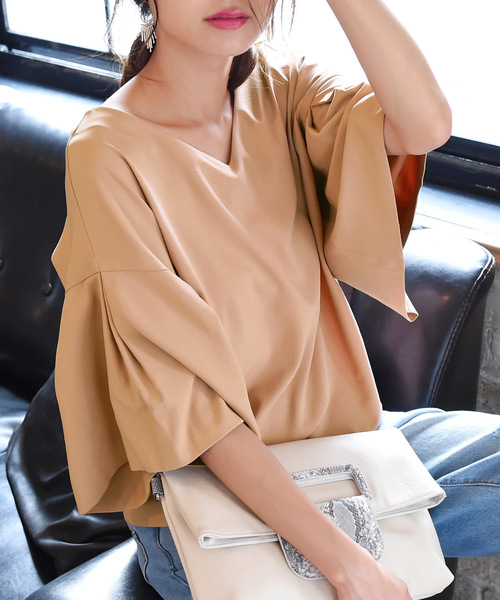 Luz Llena(ラズレナ)の「厚手ジョーゼットフレアスリーブVネックTOPS(シャツ/ブラウス・レディース・オフホワイト/ブラック/モカ・MEDIUM)」の3枚目の写真