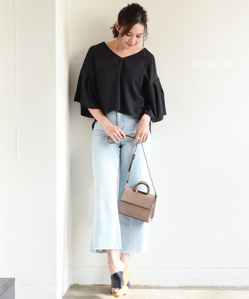 Luz Llena(ラズレナ)の「厚手ジョーゼットフレアスリーブVネックTOPS(シャツ/ブラウス・レディース・オフホワイト/ブラック/モカ・MEDIUM)」の16枚目の写真