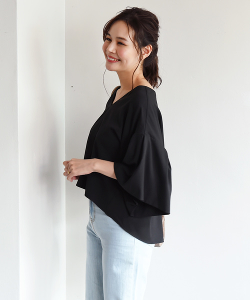 Luz Llena(ラズレナ)の「厚手ジョーゼットフレアスリーブVネックTOPS(シャツ/ブラウス・レディース・オフホワイト/ブラック/モカ・MEDIUM)」の8枚目の写真