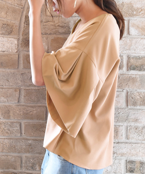 Luz Llena(ラズレナ)の「厚手ジョーゼットフレアスリーブVネックTOPS(シャツ/ブラウス・レディース・オフホワイト/ブラック/モカ・MEDIUM)」の14枚目の写真