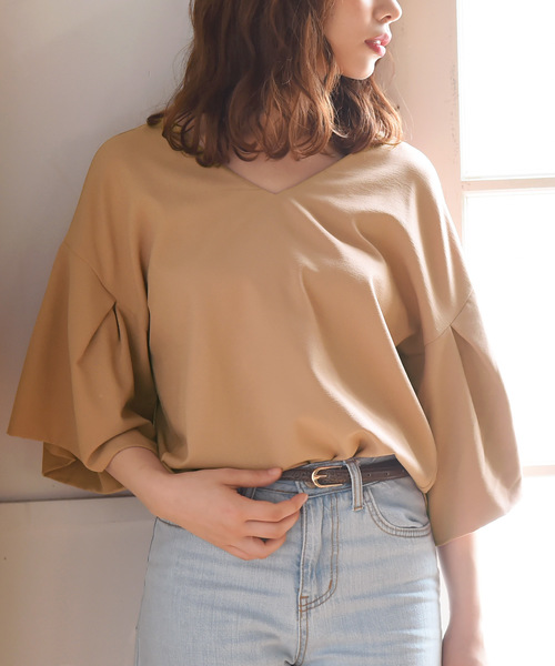 Luz Llena(ラズレナ)の「厚手ジョーゼットフレアスリーブVネックTOPS(シャツ/ブラウス・レディース・オフホワイト/ブラック/モカ・MEDIUM)」の6枚目の写真