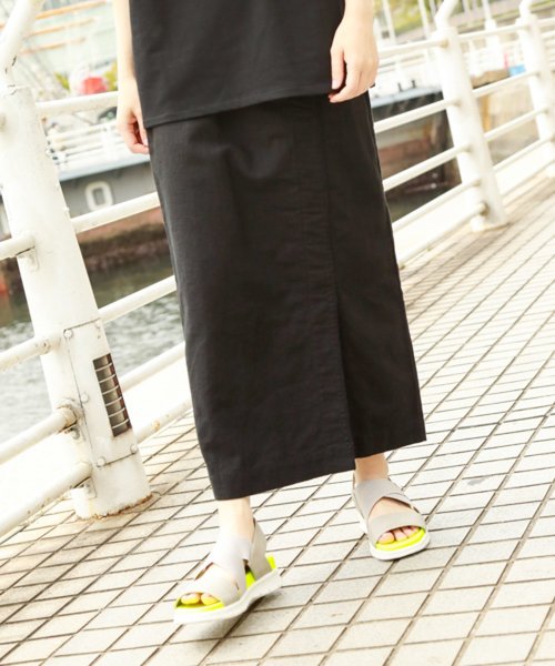 niko and...（ニコアンド）の「ストレートラップスカート（スカート・レディース・ブラック/ベージュ/レッド/キャメル・MEDIUM/LARGE）」の2枚目の写真