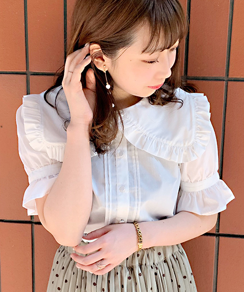 apres jour(アプレジュール)の「BIG襟フリルブラウス【ZOZOTOWN限定アイテム】(シャツ/ブラウス・レディース・ブラック/オフホワイト/ライトグリーン/ラベンダー・フリー)」の6枚目の写真