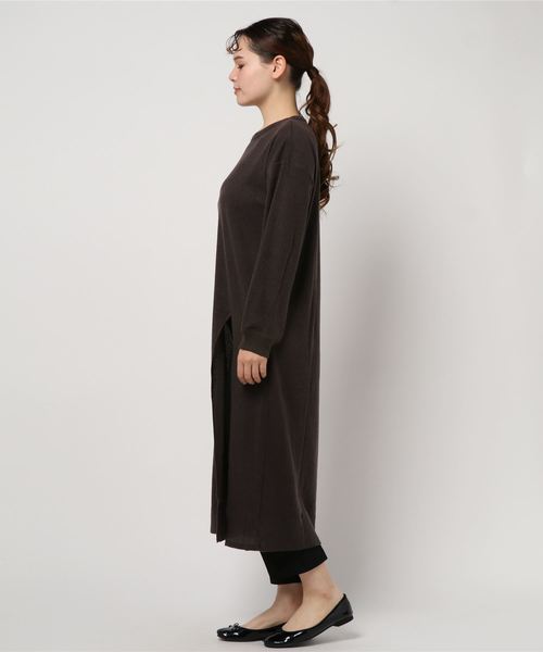 STYLEBLOCK（スタイルブロック）の「起毛リブスリットワンピース（ワンピース・レディース・ブラック/ベージュ/パープル/ブラウン・M）」の5枚目の写真