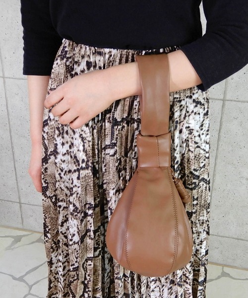 minia（ミニア）の「まんまるワンハンドルバッグ（ハンドバッグ・レディース・ベージュ/ブラック/パイソン/アイボリー・FREE）」の13枚目の写真