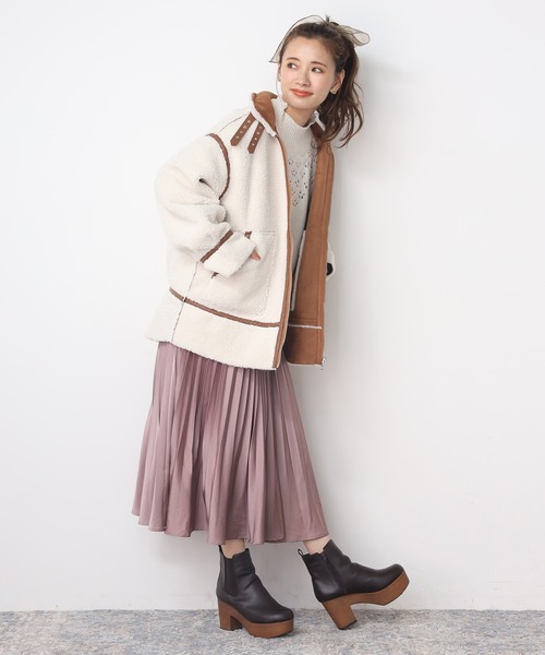 one after another NICE CLAUP(ワンアフターアナザーナイスクラップ)の「ムートンリバーシブルボアジャケット(ムートンコート・レディース・アイボリー/モカ/キャメル/ブラック・FREE)」の5枚目の写真