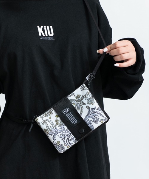 KiU（キウ）の「エチケットポーチ（ポーチ・レディース・カーキ/ブラウン系カモフラージュ/ホワイト系その他/グレー系その他/レオパード/ブラック/カラフル/ブルー系その他/ブラック系その他/ブルーグリーン/イエロー/ブラウン/タイガーカモ/ブルー系その他2/ブラック系その他2/ブラック×カーキ・FREE）」の2枚目の写真