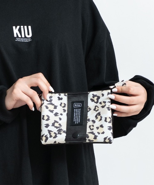 KiU（キウ）の「エチケットポーチ（ポーチ・レディース・カーキ/ブラウン系カモフラージュ/ホワイト系その他/グレー系その他/レオパード/ブラック/カラフル/ブルー系その他/ブラック系その他/ブルーグリーン/イエロー/ブラウン/タイガーカモ/ブルー系その他2/ブラック系その他2/ブラック×カーキ・FREE）」の15枚目の写真