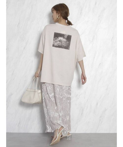 dazzlin（ダズリン）の「リンクルシャインロングスカート（スカート・レディース・ベージュ/パープル/グレー/オレンジ・FREE）」の5枚目の写真