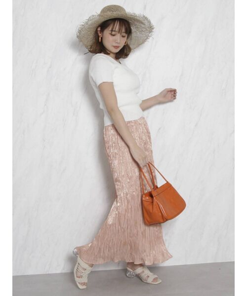 dazzlin（ダズリン）の「リンクルシャインロングスカート（スカート・レディース・ベージュ/パープル/グレー/オレンジ・FREE）」の8枚目の写真