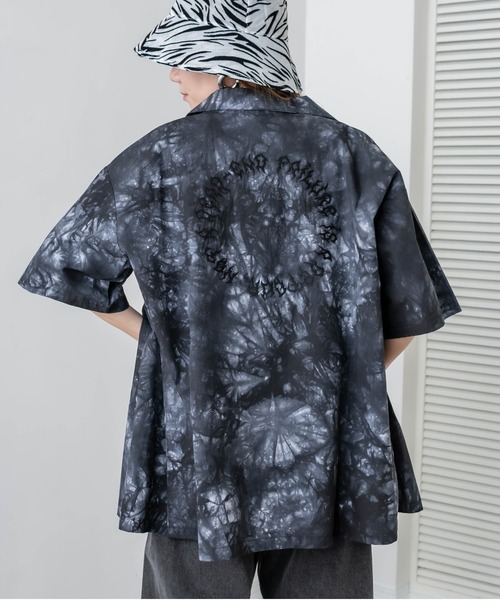 RASVOA（ラスボア）の「オーバータイダイ刺繍シャツ（シャツ/ブラウス・レディース・ブラック/ブルー・FREE）」の2枚目の写真