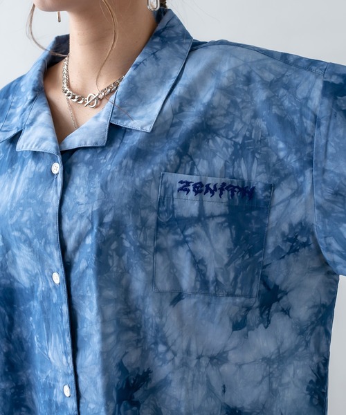 RASVOA（ラスボア）の「オーバータイダイ刺繍シャツ（シャツ/ブラウス・レディース・ブラック/ブルー・FREE）」の4枚目の写真