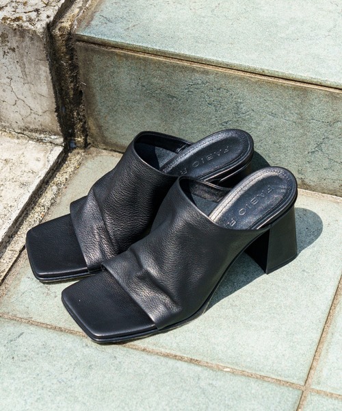 LOUNGEDRESS（ラウンジドレス）の「【FABIO RUSCONI/ファビオ ルスコーニ】チャンキーサンダル（サンダル・レディース・ブルー/ブラック・37/38/36）」の2枚目の写真