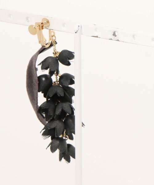 m.soeur（エムスール）の「スズランの片耳揺れイヤリング＊（イヤリング・レディース・ホワイト/ブラック・FREE）」の11枚目の写真