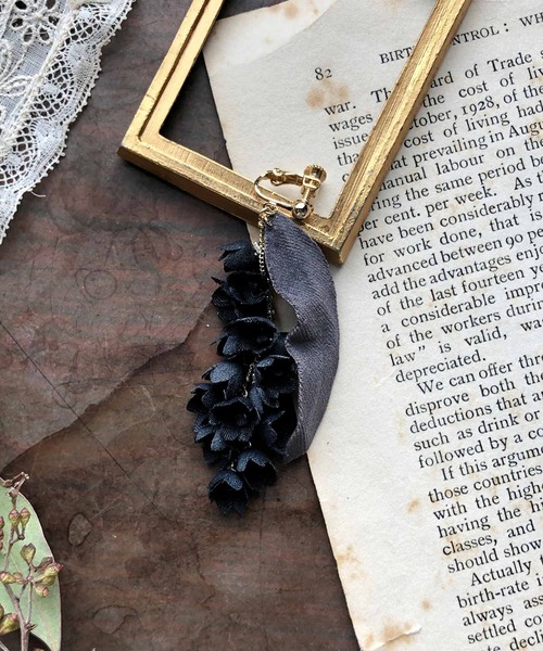 m.soeur（エムスール）の「スズランの片耳揺れイヤリング＊（イヤリング・レディース・ホワイト/ブラック・FREE）」の4枚目の写真