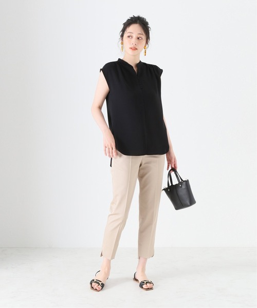 La TOTALITE(ラトータリテ)の「スキッパークルミボタンフレンチシャツ【手洗い可能】(シャツ/ブラウス・レディース・ブラック/ホワイト系その他/ベージュ系その他/ブルー系その他・FREE)」の10枚目の写真