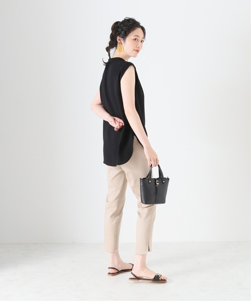 La TOTALITE(ラトータリテ)の「スキッパークルミボタンフレンチシャツ【手洗い可能】(シャツ/ブラウス・レディース・ブラック/ホワイト系その他/ベージュ系その他/ブルー系その他・FREE)」の11枚目の写真
