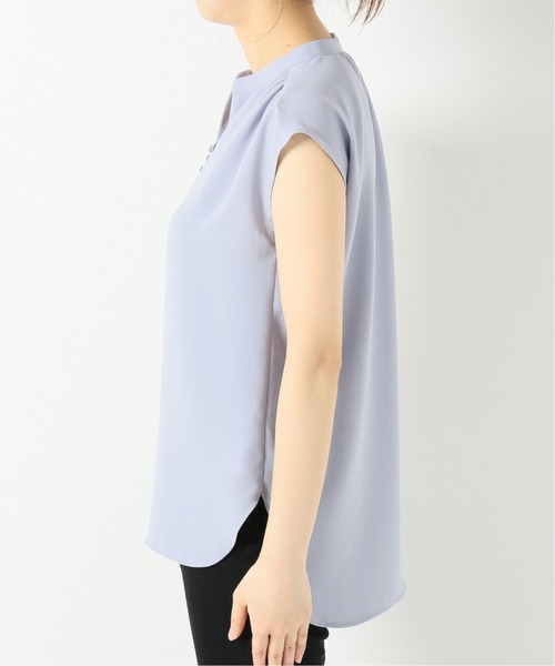 La TOTALITE(ラトータリテ)の「スキッパークルミボタンフレンチシャツ【手洗い可能】(シャツ/ブラウス・レディース・ブラック/ホワイト系その他/ベージュ系その他/ブルー系その他・FREE)」の19枚目の写真