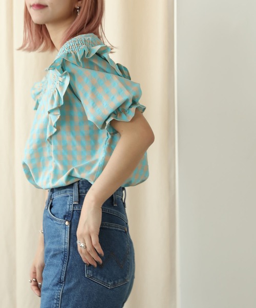 PUBLUX（パブリュクス）の「【PUBLUX/パブリュクス】パワーショルダーフリルチェックブラウス（シャツ/ブラウス・レディース・イエロー/ブルーグリーン・ﾌﾘ-）」の2枚目の写真