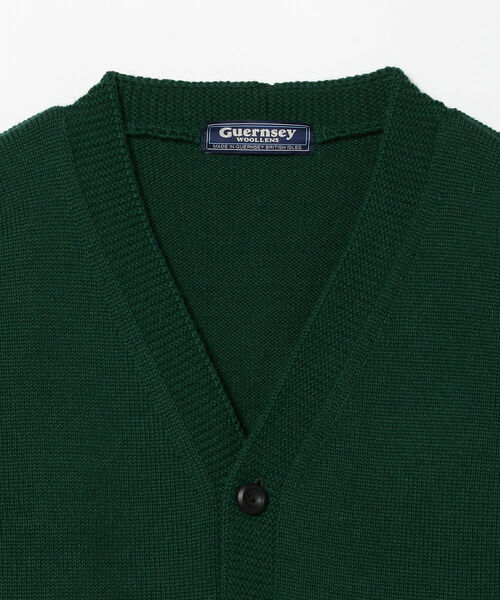 Guernsey Knit（ガンジー ニット）の「GUERNSEY WOOLENS × BEAMS F / 別注 Vネック カーディガン（ニット/セーター・メンズ・ネイビー/ブラック/グリーン・36/38/40）」の7枚目の写真
