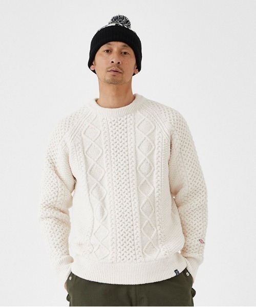 MAGIC NUMBER(マジック ナンバー)の「【MAGIC NUMBER】SHAGGY YARN CABLE CREW KNIT(ニット/セーター・メンズ・オフホワイト/オリーブ・MEDIUM/LARGE/X-LARGE)」の2枚目の写真