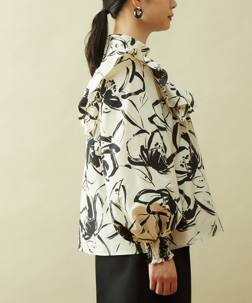 Tiara(ティアラ)の「モノフラワープリントフリルブラウス(シャツ/ブラウス・レディース・アイボリー/ブラック・FREE)」の7枚目の写真