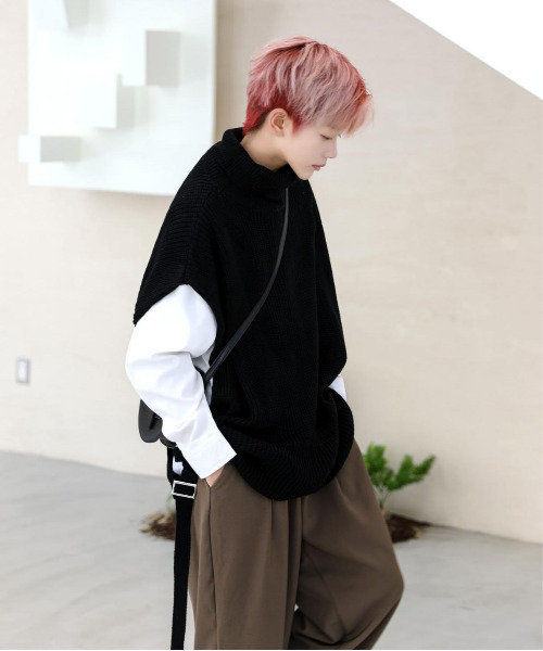 neos（ネオス）の「【neos -addictive design-】ルーズシルエット タートルネック サイドスリット ベルト ニット ベスト（ベスト・メンズ・ホワイト/ブラック・MEDIUM/LARGE/X-LARGE）」の15枚目の写真