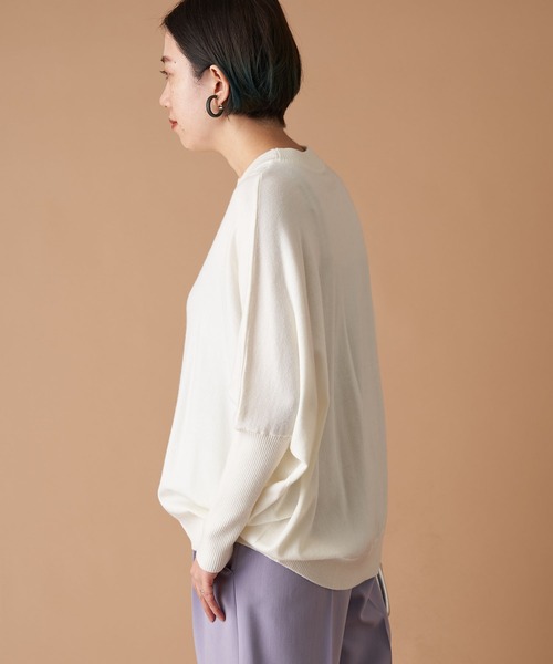 un dix cors（アンディコール）の「袖すっきり華奢見えニット　ビエラヤーンバックボリュームニット（ニット/セーター・レディース・オフホワイト/ブラック/モカ/ブルー・FREE）」の16枚目の写真