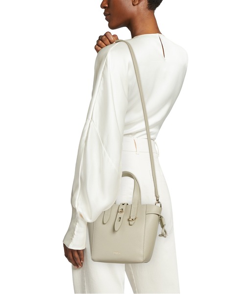 FURLA（フルラ）の「FURLA NET MINI TOTE（トートバッグ・レディース・ベージュ・ONE SIZE）」の8枚目の写真