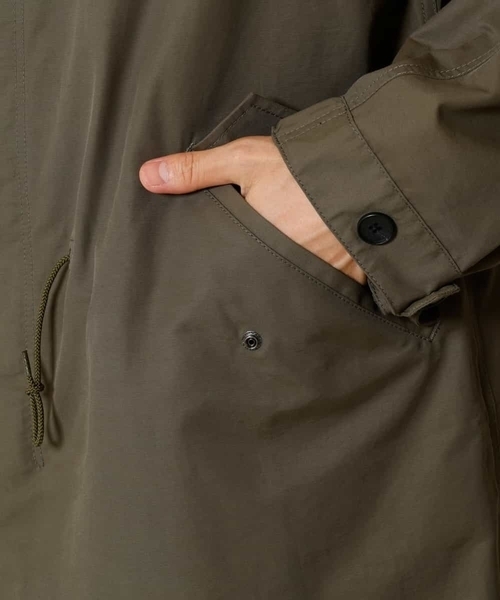 a.v.v(アーヴェヴェ)の「【イージーケア/洗濯機で洗える】ワイドシルエットスタンドモッズコート(モッズコート・メンズ・カーキ・44/46/48)」の19枚目の写真