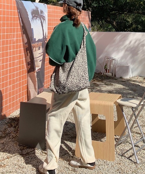 ROOPTOKYO(ループトウキョウ)の「フロントジップ配色ステッチニットトレーナー(スウェット・レディース・グリーン/イエロー・FREE)」の15枚目の写真