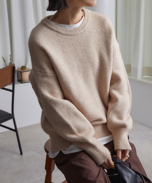 ECRIRE（エクリール）の「ドロップショルダーカラーニット（ニット/セーター・レディース・グリーン/アイボリー/カーキ/サックスブルー/ベージュ・M）」の2枚目の写真