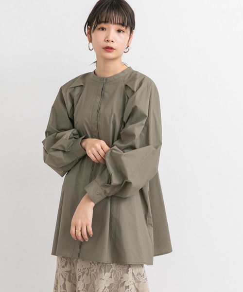 KBF（ケイビーエフ）の「タックショルダーシャツ（シャツ/ブラウス・レディース・ホワイト/ネイビー/カーキ/ピンク・ONE）」の3枚目の写真