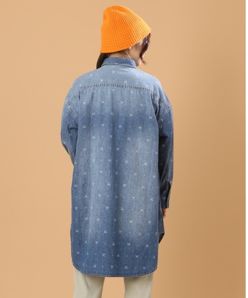 AVIREX(アヴィレックス)の「WHOLE PATTERN TUNIC DENIM SHIRT/ 総柄チュニックデニムシャツ(シャツ/ブラウス・レディース・ブルー系その他/オフホワイト・FREE)」の11枚目の写真
