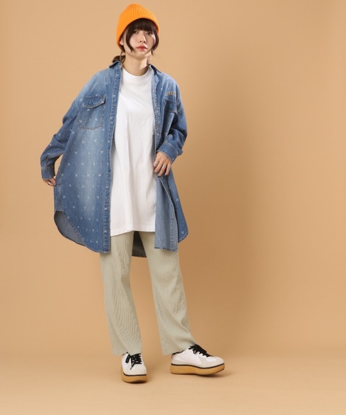 AVIREX(アヴィレックス)の「WHOLE PATTERN TUNIC DENIM SHIRT/ 総柄チュニックデニムシャツ(シャツ/ブラウス・レディース・ブルー系その他/オフホワイト・FREE)」の7枚目の写真