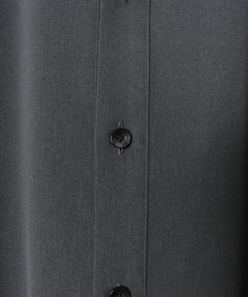 FEMMENT(ファモン)の「【 FEMMENT / ファモン 】 Dry polyester slit sleeve shirt / スリットスリーブシャツ(シャツ/ブラウス・レディース・ダークグレー/ライトカーキ・1)」の8枚目の写真