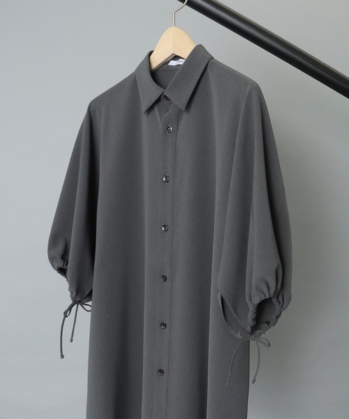 FEMMENT(ファモン)の「【 FEMMENT / ファモン 】 Dry polyester slit sleeve shirt / スリットスリーブシャツ(シャツ/ブラウス・レディース・ダークグレー/ライトカーキ・1)」の12枚目の写真