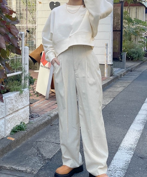 w closet(ダブルクローゼット)の「刺繍入りクロップドスウェット(スウェット・レディース・オフホワイト/ブルー/スミクロ・FREE)」の6枚目の写真