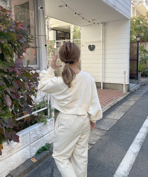 w closet(ダブルクローゼット)の「刺繍入りクロップドスウェット(スウェット・レディース・オフホワイト/ブルー/スミクロ・FREE)」の8枚目の写真