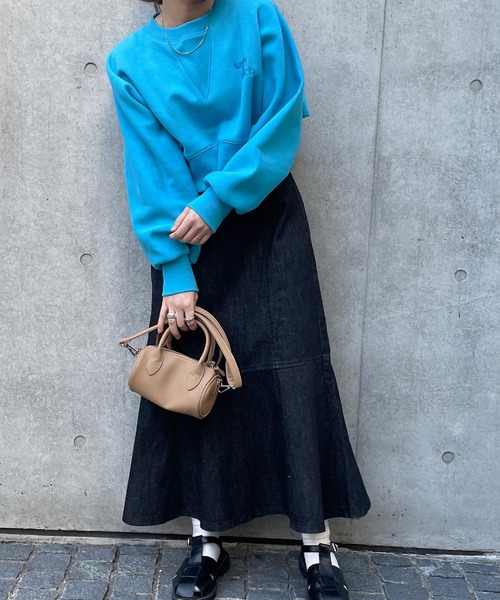 w closet(ダブルクローゼット)の「刺繍入りクロップドスウェット(スウェット・レディース・オフホワイト/ブルー/スミクロ・FREE)」の19枚目の写真