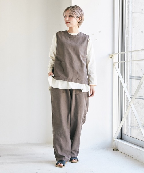 CUBE SUGAR(キューブシュガー)の「麻混スラブ 前後着 2Way ポケット付き 無地 ベスト(ベスト・レディース・チャコールグレー/ネイビー/ナチュラル・M)」の9枚目の写真