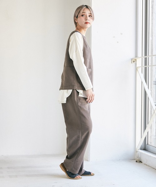 CUBE SUGAR(キューブシュガー)の「麻混スラブ 前後着 2Way ポケット付き 無地 ベスト(ベスト・レディース・チャコールグレー/ネイビー/ナチュラル・M)」の10枚目の写真