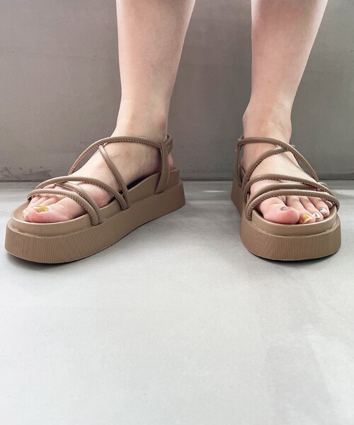 OPAQUE.CLIP（オペークドットクリップ）の「◆厚底チューブフットベッドサンダル（サンダル・レディース・ブラック/ベージュ/オフホワイト・01/02/03）」の7枚目の写真