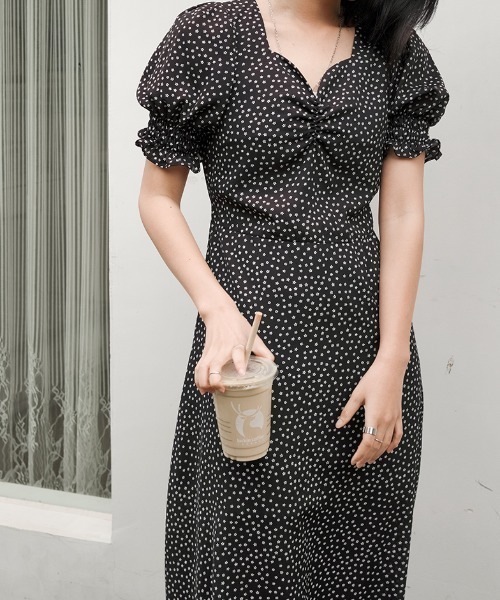 パフスリーブブラックフラワーワンピース | DRESS | OBLI