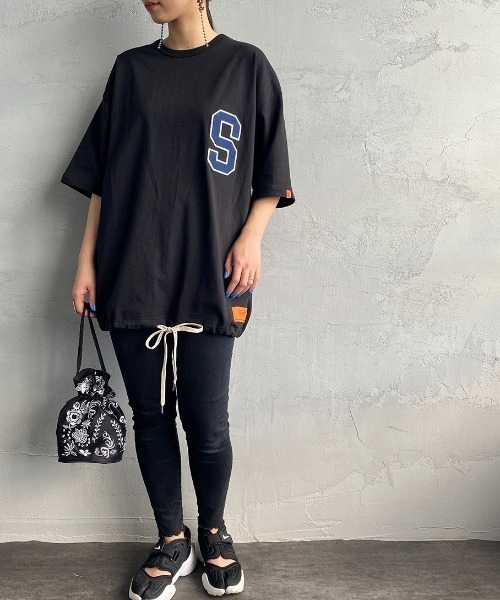 UNIVERSAL OVERALL（ユニバーサルオーバーオール）の「[UNIVERSAL OVERALL/ユニバーサルオーバーオール] 別注  ショートスリーブスタジャンTシャツ（Tシャツ/カットソー・レディース・ホワイト×ネイビー/ブラック/グリーン/ホワイト・L/S/M）」の5枚目の写真