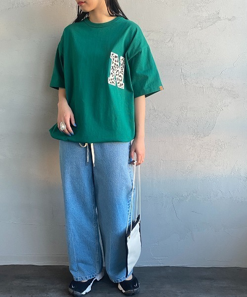 UNIVERSAL OVERALL（ユニバーサルオーバーオール）の「[UNIVERSAL OVERALL/ユニバーサルオーバーオール] 別注  ショートスリーブスタジャンTシャツ（Tシャツ/カットソー・レディース・ホワイト×ネイビー/ブラック/グリーン/ホワイト・L/S/M）」の13枚目の写真