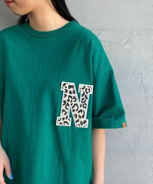 UNIVERSAL OVERALL（ユニバーサルオーバーオール）の「[UNIVERSAL OVERALL/ユニバーサルオーバーオール] 別注  ショートスリーブスタジャンTシャツ（Tシャツ/カットソー・レディース・ホワイト×ネイビー/ブラック/グリーン/ホワイト・L/S/M）」の9枚目の写真