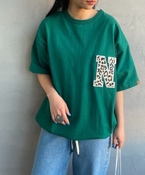 UNIVERSAL OVERALL（ユニバーサルオーバーオール）の「[UNIVERSAL OVERALL/ユニバーサルオーバーオール] 別注  ショートスリーブスタジャンTシャツ（Tシャツ/カットソー・レディース・ホワイト×ネイビー/ブラック/グリーン/ホワイト・L/S/M）」の15枚目の写真